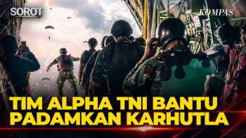 Detik-Detik Tim Alpha TNI Terjun Dari Udara Ke Titik Kebakaran Taman Nasional Way Kambas
