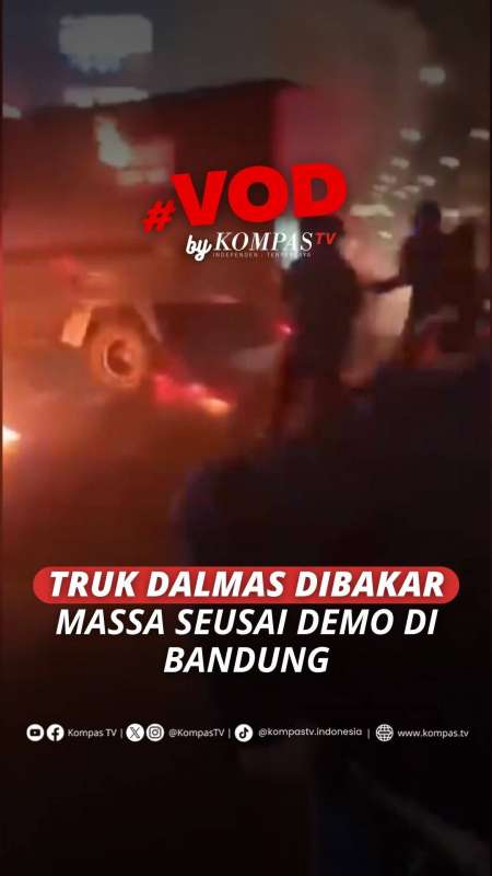 Truk Dalmas Polri Dibakar Massa Seusai Demo Di Bandung, 3 Personel Polisi Terluka