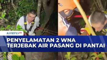 Ngeri! Tim SAR Bantu 2 WNA Terjebak Air Pasang Di Pantai | INDONESIA UPDATE
