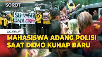 Mahasiswa Adang Mobil Polisi! Ajak Dialog Soal KUHAP Baru Di Tengah Hujan