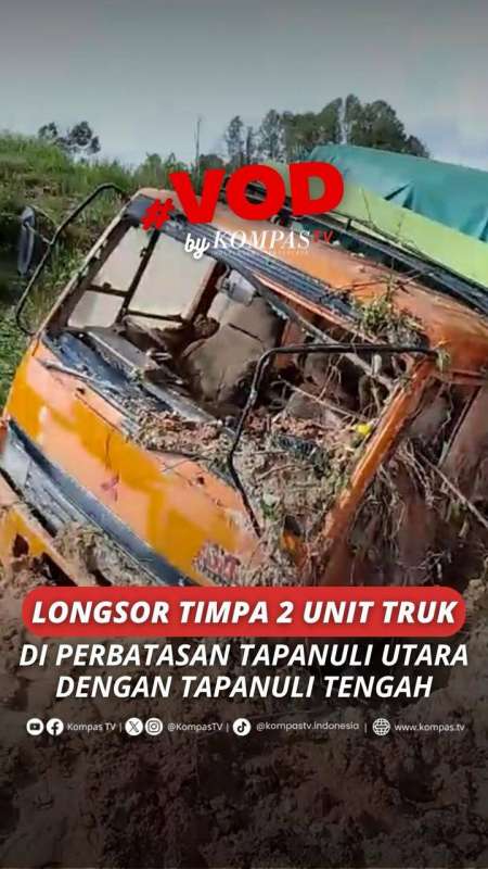 LONGSOR TIMPA 2 UNIT TRUK DI PERBATASAN TAPANULI UTARA DENGAN TAPANULI TENGAH