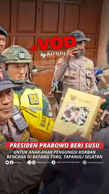 PRESIDEN PRABOWO BERI SUSU UNTUK ANAK-ANAK PENGUNGSI KORBAN BENCANA DI BATANG TORU