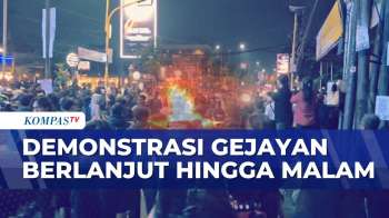 Mahasiswa dan Warga Gelar Aksi hingga Malam di Gejayan Yogyakarta | BERUT