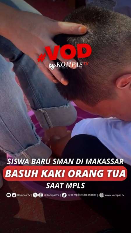 SISWA BARU SMAN DI MAKASSAR BASUH KAKI ORANG TUA SAAT MPLS