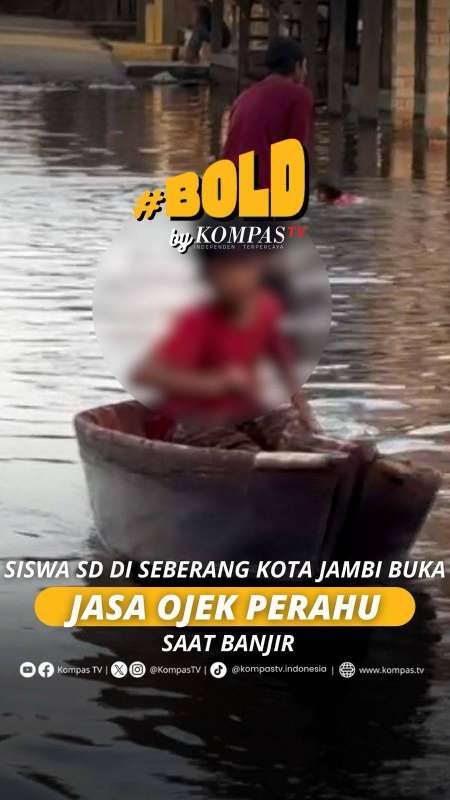 SISWA SD DI SEBERANG KOTA JAMBI BUKA JASA OJEK PERAHU SAAT BANJIR