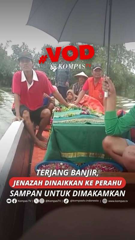 TERJANG BANJIR, JENAZAH DINAIKKAN KE PERAHU SAMPAN UNTUK DIMAKAMKAN