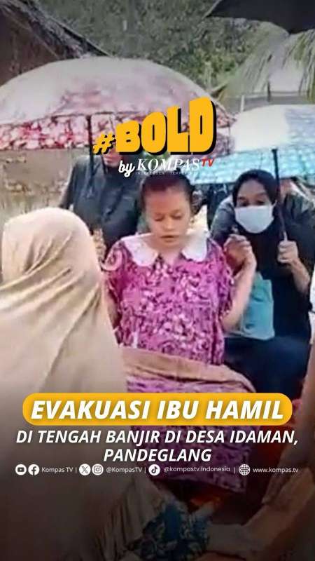 EVAKUASI IBU HAMIL DI TENGAH BANJIR DI DESA IDAMAN, PANDEGLANG