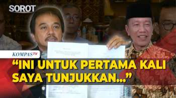 Perdana! Roy Suryo Tunjukkan Foto Skripsi Jokowi dari UGM ke Publik