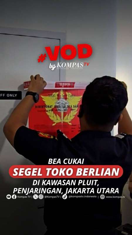 BEA CUKAI SEGEL TOKO BERLIAN DI KAWASAN PLUIT, PENJARINGAN, JAKARTA UTARA