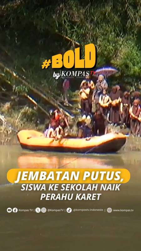 JEMBATAN PUTUS, SISWA KE SEKOLAH NAIK PERAHU KARET