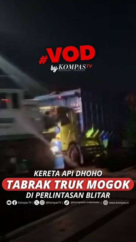 KERETA API DHOHO TABRAK TRUK MOGOK DI PERLINTASAN BLITAR 