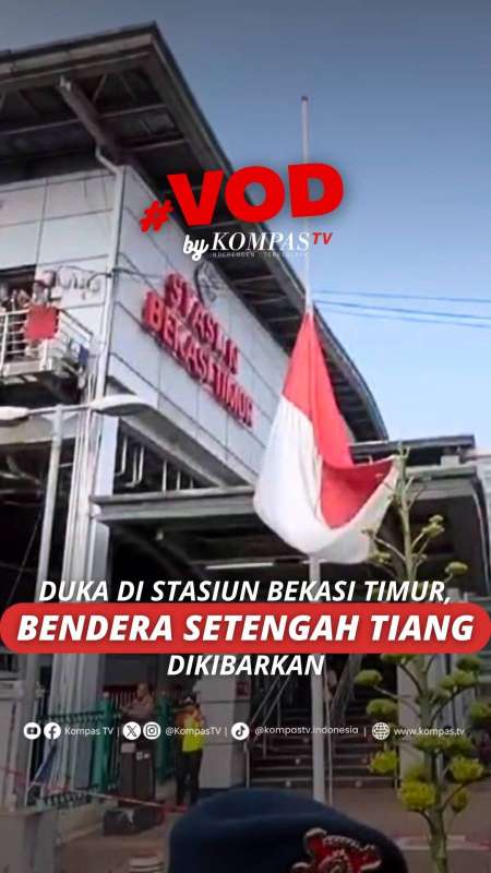 DUKA DI STASIUN BEKASI TIMUR, BENDERA SETENGAH TIANG DIKIBARKAN