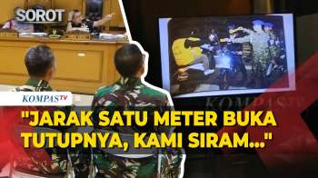 Depan Hakim, Terdakwa Anggota Bais TNI Peragakan Siram Air Keras Ke Andrie Yunus