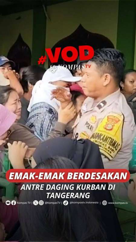 EMAK-EMAK BERDESAKAN ANTRE DAGING KURBAN DI TANGERANG