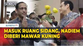 Mawar Kuning! Masuk Ruang Sidang Vonis Korupsi Chromebook, Nadiem Makarim Dapat Bunga & Dukungan