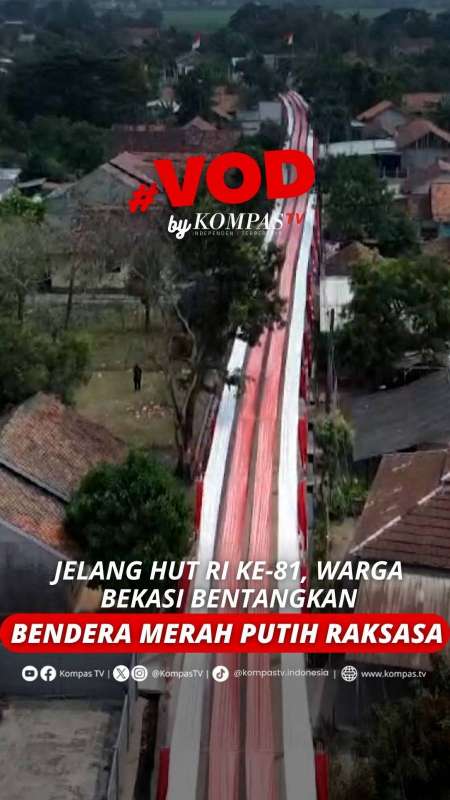 JELANG HUT RI KE-81, WARGA BEKASI BENTANGKAN BENDERA MERAH PUTIH RAKSASA