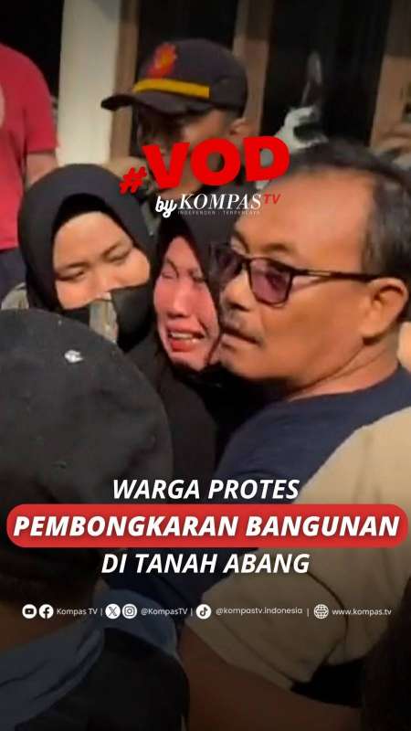 WARGA PROTES PEMBONGKARAN BANGUNAN DI TANAH ABANG 
