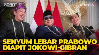 Momen Akrab! Senyum Prabowo Bersama Jokowi & Gibran di Upacara HUT ke-81 RI, Saksikan Atraksi Udara