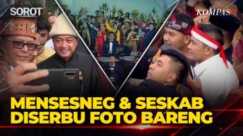 Meriah! Jelang Upacara HUT Ke-81 RI Di Istana Merdeka, Mensesneg Hingga Seskab Teddy Diserbu Warga