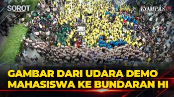 Gambar Dari Udara Demo Mahasiswa Tertahan Barikade Polisi Menuju Bundaran HI