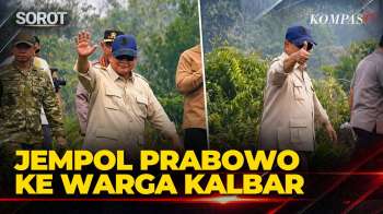 Prabowo Disapa Warga Saat Tinjau Karhutla Kalbar, Balas dengan Jempol