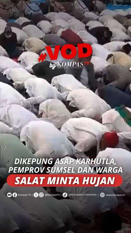 DIKEPUNG ASAP KARHUTLA, PEMPROV SUMSEL DAN WARGA SALAT MINTA HUJAN 