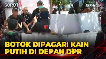 Botok Dipagari Kain Putih Di Pos Pati Depan Gedung DPR, Sebut Demo Tak Ditunggangi Penguasa