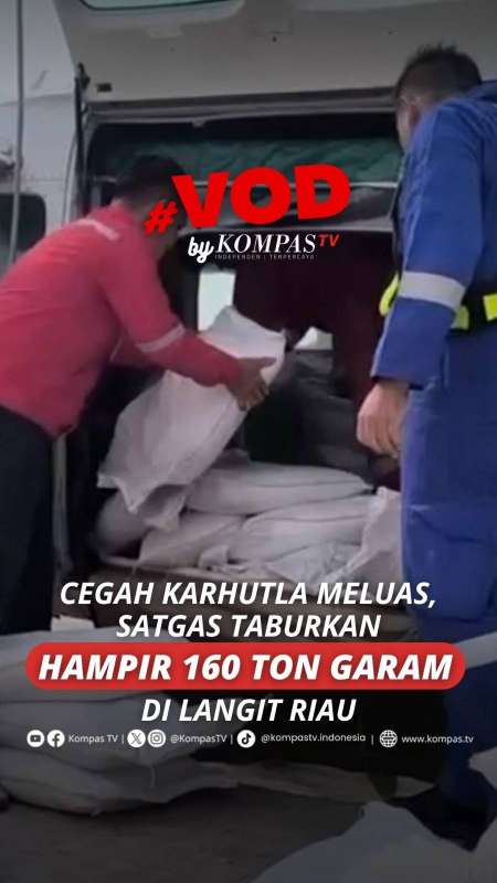 CEGAH KARHUTLA MELUAS, SATGAS TABURKAN HAMPIR 160 TON GARAM DI LANGIT RIAU