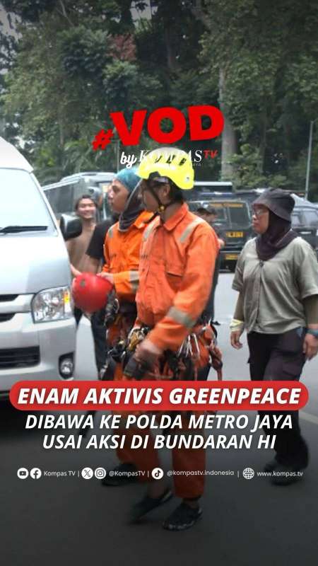 ENAM AKTIVIS GREENPEACE DIBAWA KE POLDA METRO JAYA USAI AKSI DI BUNDARAN HI 