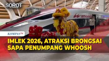 Penumpang Whoosh Disuguhkan Atraksi Barongsai saat Perayaan Tahun Baru Imlek 2026