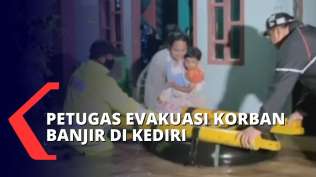 banjir-akibat-intensitas-hujan-tinggi-warga-kabupaten-kediri-diungsikan-ke-kantor-desa