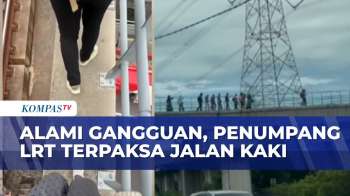 Alami Gangguan, Penumpang LRT Terpaksa Jalan Kaki Dipinggir Rel | SAPA MALAM