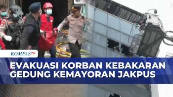 Detik-Detik Petugas Evakuasi Korban Kebakaran Gedung Di Kemayoran Jakpus | SAPA MALAM