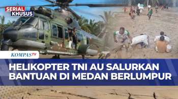 Helikopter TNI AU Mendarat Di Medan Berlumpur Demi Salurkan Bantuan Untuk Korban Bencana