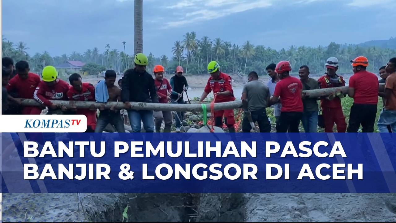 Bantu Pemulihan, Relawan dan Warga Bangun Jembatan Darurat hingga Bantuan Air Bersih Dari Polisi