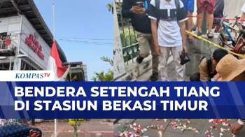 Suasana Duka Di Stasiun Bekasi Timur, Bendera Setengah Tiang Dikibarkan Dan Warga Tabur Bunga