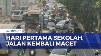Hari Pertama Masuk Sekolah, Lalu Lintas Di Jakarta Timur Macet Pada Senin Pagi | KOMPAS SIANG