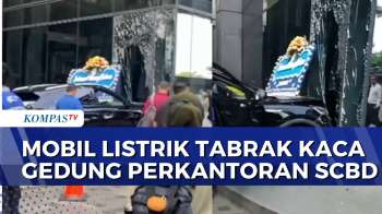 Penampakan Mobil Listrik Tabrak Kaca Gedung Perkantoran Di SCBD | KOMPAS PETANG