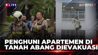 terbaru-kebakaran-apartemen-di-tanah-abang-penghuni-satu-per-satu-dievakuasi