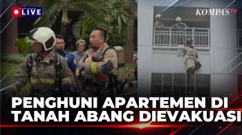 Terbaru! Kebakaran Apartemen Di Tanah Abang, Penghuni Satu Per Satu Dievakuasi