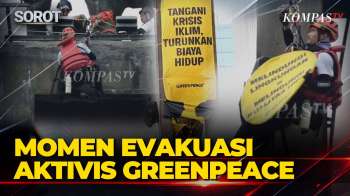 Momen Evakuasi Aktivis Greenpeace Usai Bentangkan Spanduk Di Patung Selamat Datang Bundaran HI