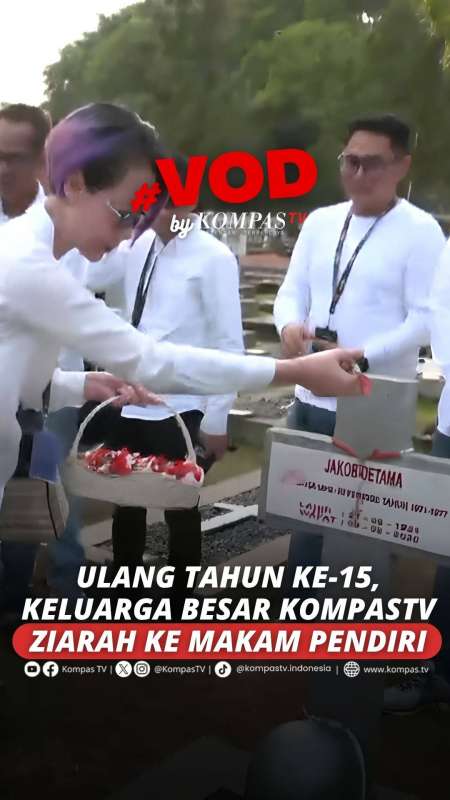 HUT Ke-15, Keluarga Besar KompasTV Ziarah Ke Makam Jakob Oetama Dan PK Ojong