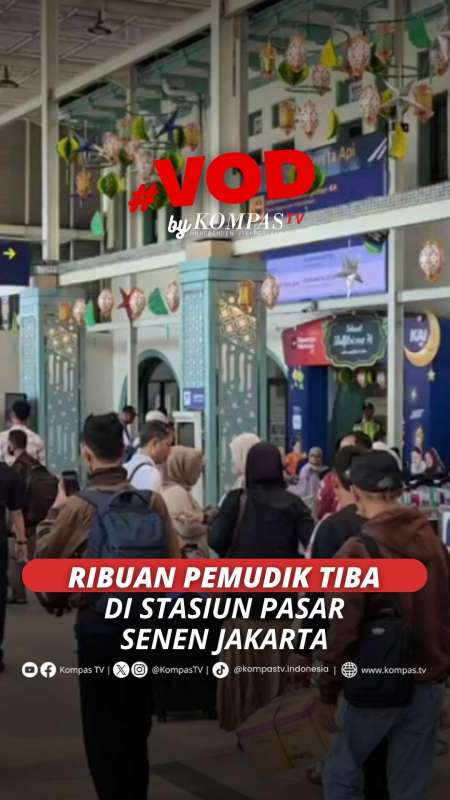 RIBUAN PEMUDIK TIBA DI STASIUN PASAR SENEN JAKARTA