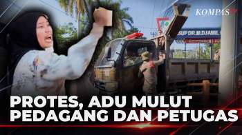 Adu Mulut Warnai Penertiban PKL di RSUP M Djamil Padang, 13 Pedagang Direlokasi | KOMPAS MALAM