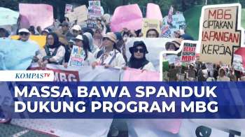 Lengkap dengan Atribut, Massa Pendukung Program MBG Berkumpul di Jakarta Pusat | IU