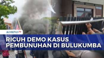 Demo Kasus Pembunuhan, Massa Robohkan Pagar Mapolres Bulukumba | SAPA MALAM