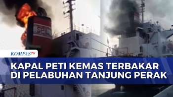 Kebakaran Kapal Peti Kemas Di Pelabuhan Tanjung Perak Surabaya, 16 Mobil Damkar Dikerahkan