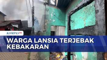 Lansia Terjebak Kebakaran Rumah di Depok, Warga Berhasil Selamatkan Korban | KOMPAS MALAM