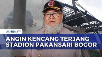 Angin Kencang Terjang Stadion Pakansari Bogor, Atap Beterbangan dan Pohon Tumbang | KOMPAS MALAM