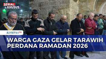 Ramadan Di Tengah Serangan Israel, Warga Gaza Salat Tarawih Perdana Di Masjid Omari